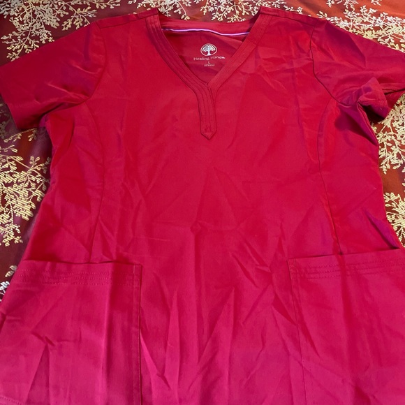 New Healing hands red scrub top - Picture 4 of 6